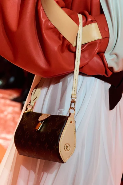 Look 3